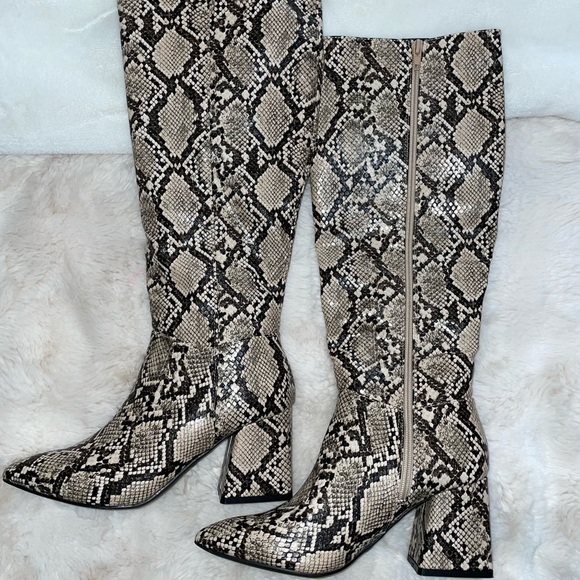 BAMBOO Shoes - BAMBOO Black and Cream Snakeskin Heeled Boots New w/out tags or box